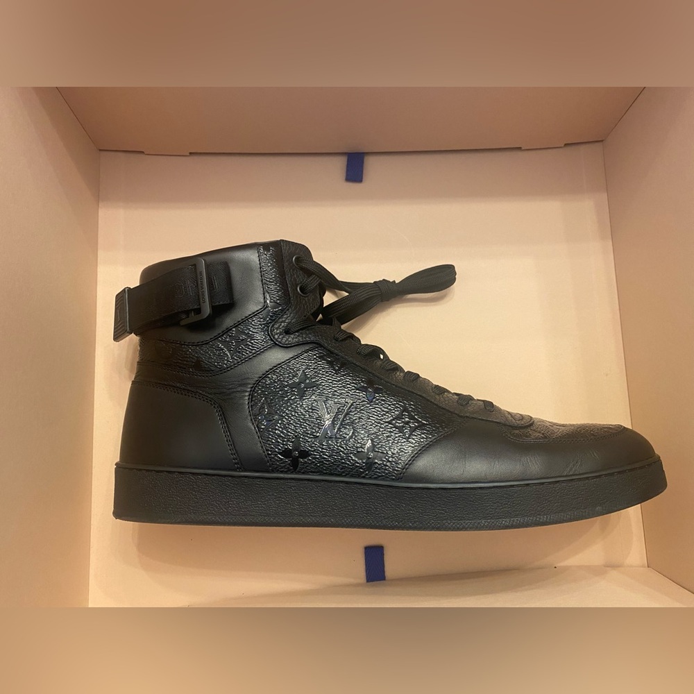 Authentic Louis Vuitton noir black Rivoli high top sneaker boot